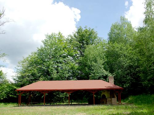 Cserkő bánya pihenő, a Szénégetők útjának kiindulópontja